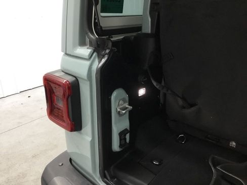 Used 2024 Jeep Wrangler Rubicon image 33