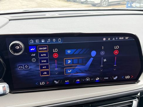 New 2026 Chevrolet Traverse LT AWD/4WD image 17