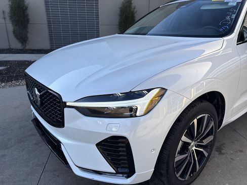 Used 2025 Volvo XC60 B5 Plus image 6