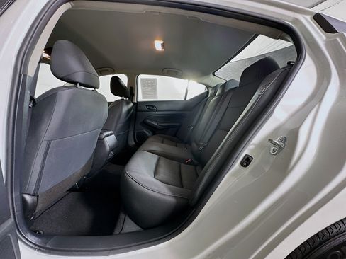 Used 2025 Nissan Altima 2.5 SV FWD image 27