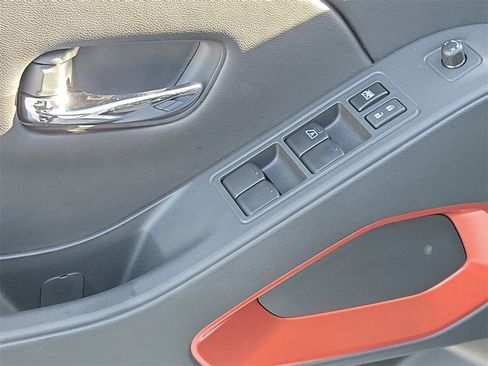 Used 2025 Nissan Frontier PRO-4X image 23