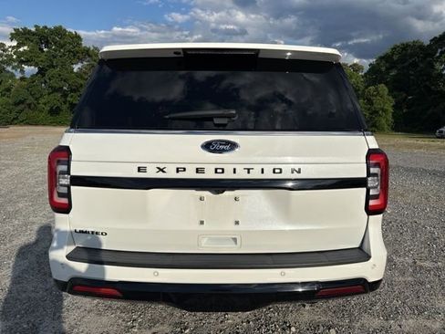 Used 2024 Ford Expedition Limited AWD/4WD image 2