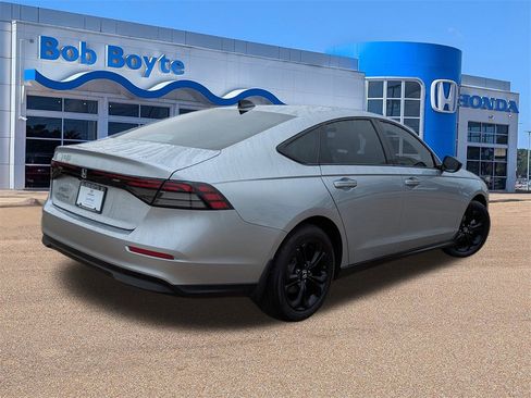 Certified 2025 Honda Accord SE image 5