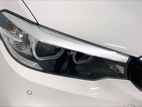 Used 2019 BMW 530i xDrive w/ M Sport Package image 27