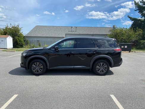 Used 2022 Nissan Pathfinder S image 9