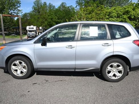 Used 2015 Subaru Forester 2.5i AWD/4WD image 2