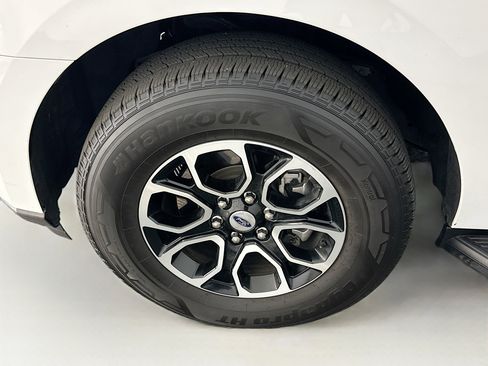 Used 2024 Ford Expedition XLT image 11