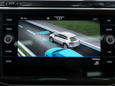 Used 2024 Volkswagen Tiguan SE w/ Panoramic Sunroof Package image 24