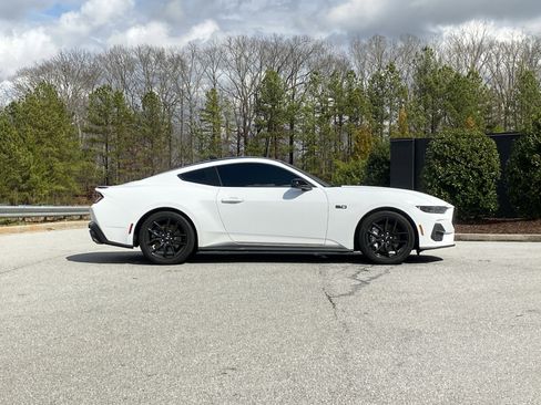 Used 2024 Ford Mustang GT Premium image 5