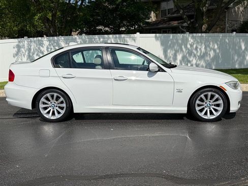 Used 2011 BMW 328i xDrive Sedan AWD/4WD image 5