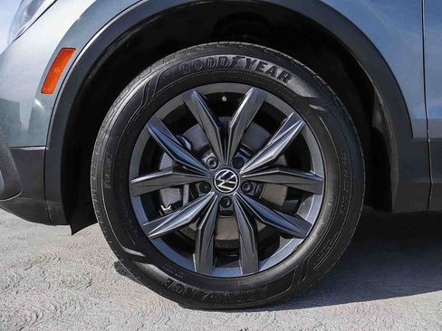 Used 2022 Volkswagen Tiguan SE FWD image 11