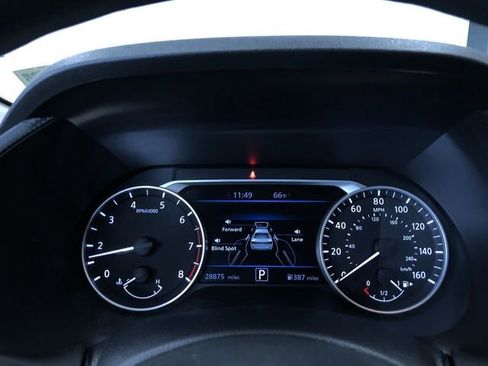 Used 2025 Nissan Sentra SV FWD image 30