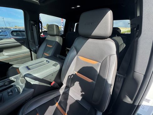 Used 2022 GMC Sierra 1500 AT4 w/ AT4 Premium Package AWD/4WD image 9