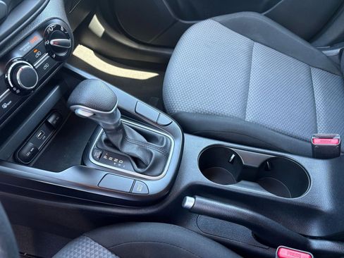 Used 2025 Kia Soul LX w/ LX Technology Package FWD image 39