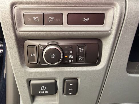 Used 2023 Ford F150 Lariat RWD image 16