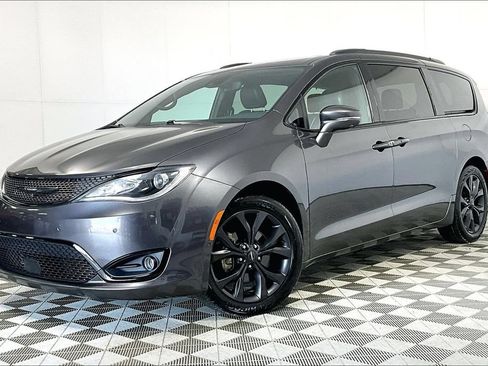 Used 2020 Chrysler Pacifica Limited w/ Advanced Safetytec Group FWD image 2