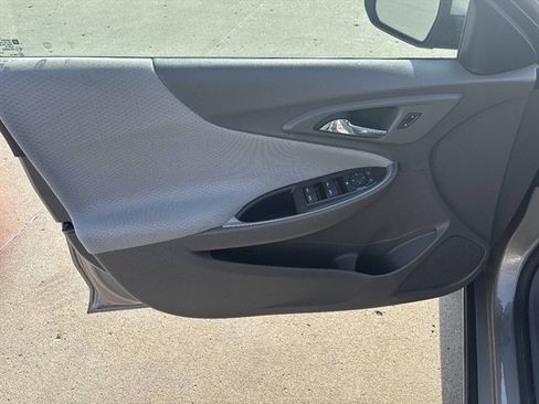 Used 2025 Chevrolet Malibu LT FWD image 3