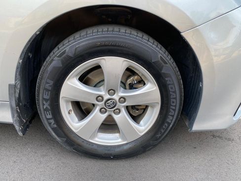 Used 2020 Toyota Sienna LE w/ LE Preferred Package image 10