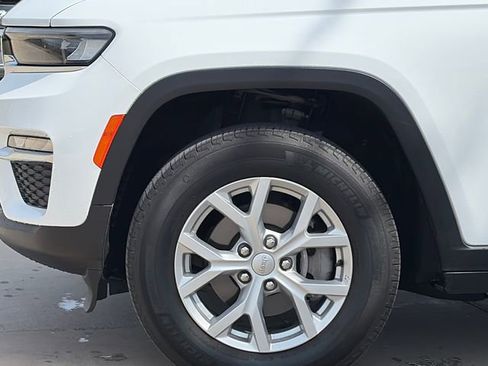 Used 2024 Jeep Grand Cherokee Limited image 5