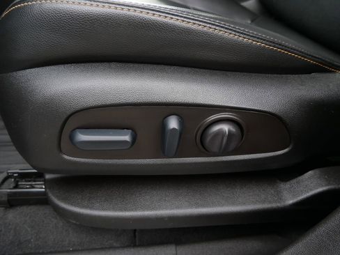 Used 2022 Chevrolet Equinox Premier image 16