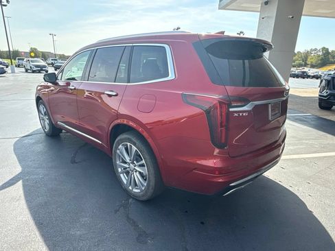 Used 2023 Cadillac XT6 Premium Luxury w/ Technology Package FWD image 2
