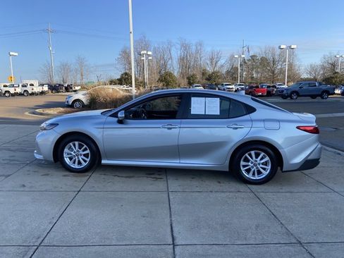 Used 2025 Toyota Camry LE image 6