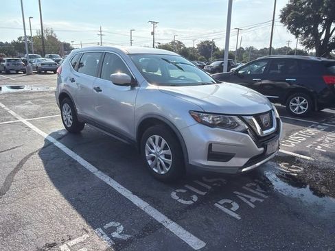 Used 2017 Nissan Rogue S AWD/4WD image 3