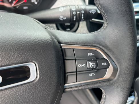 Used 2024 Jeep Compass Latitude AWD/4WD image 12