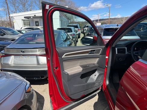 Used 2022 Volkswagen Atlas SE w/ Panoramic Sunroof Package image 16
