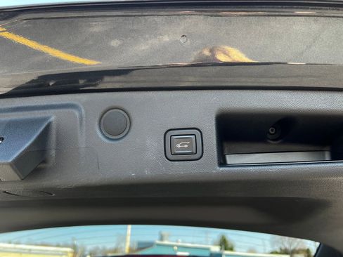 Used 2022 Chevrolet Equinox Premier image 6