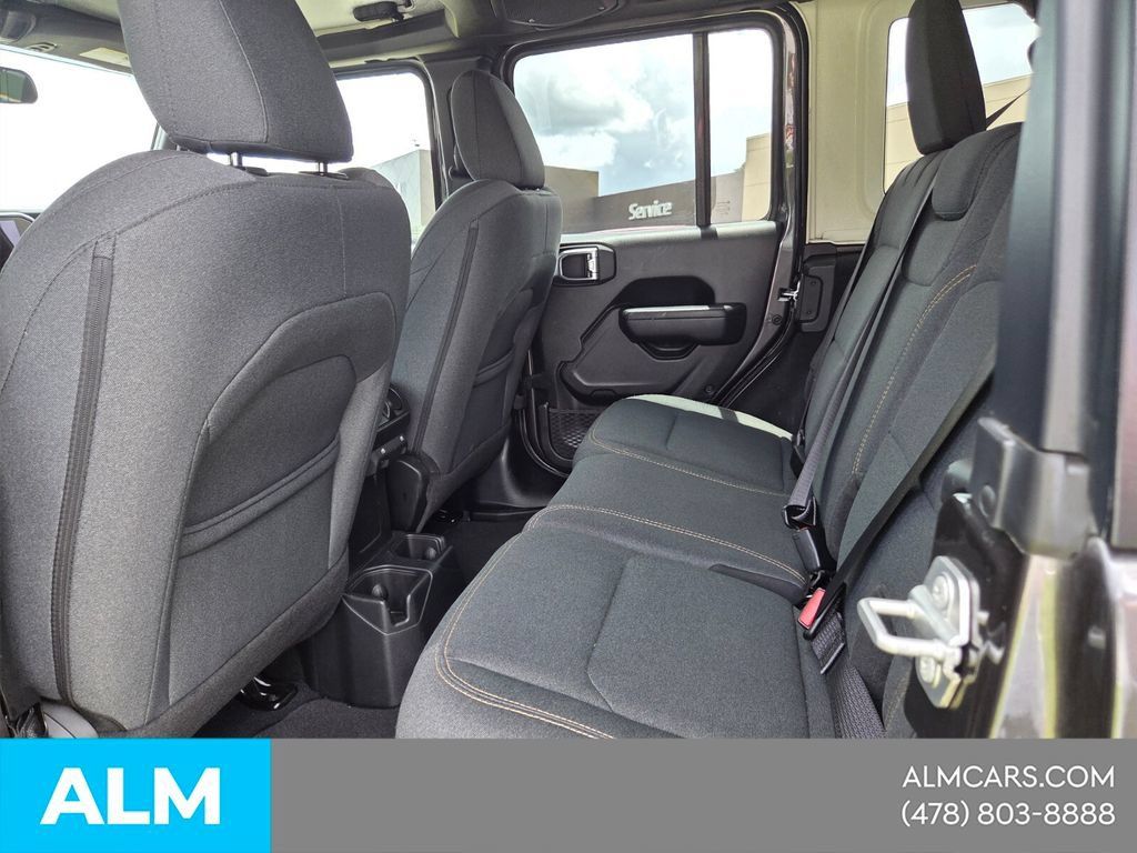 Used 2025 Jeep Wrangler Unlimited Sport AWD/4WD image 4