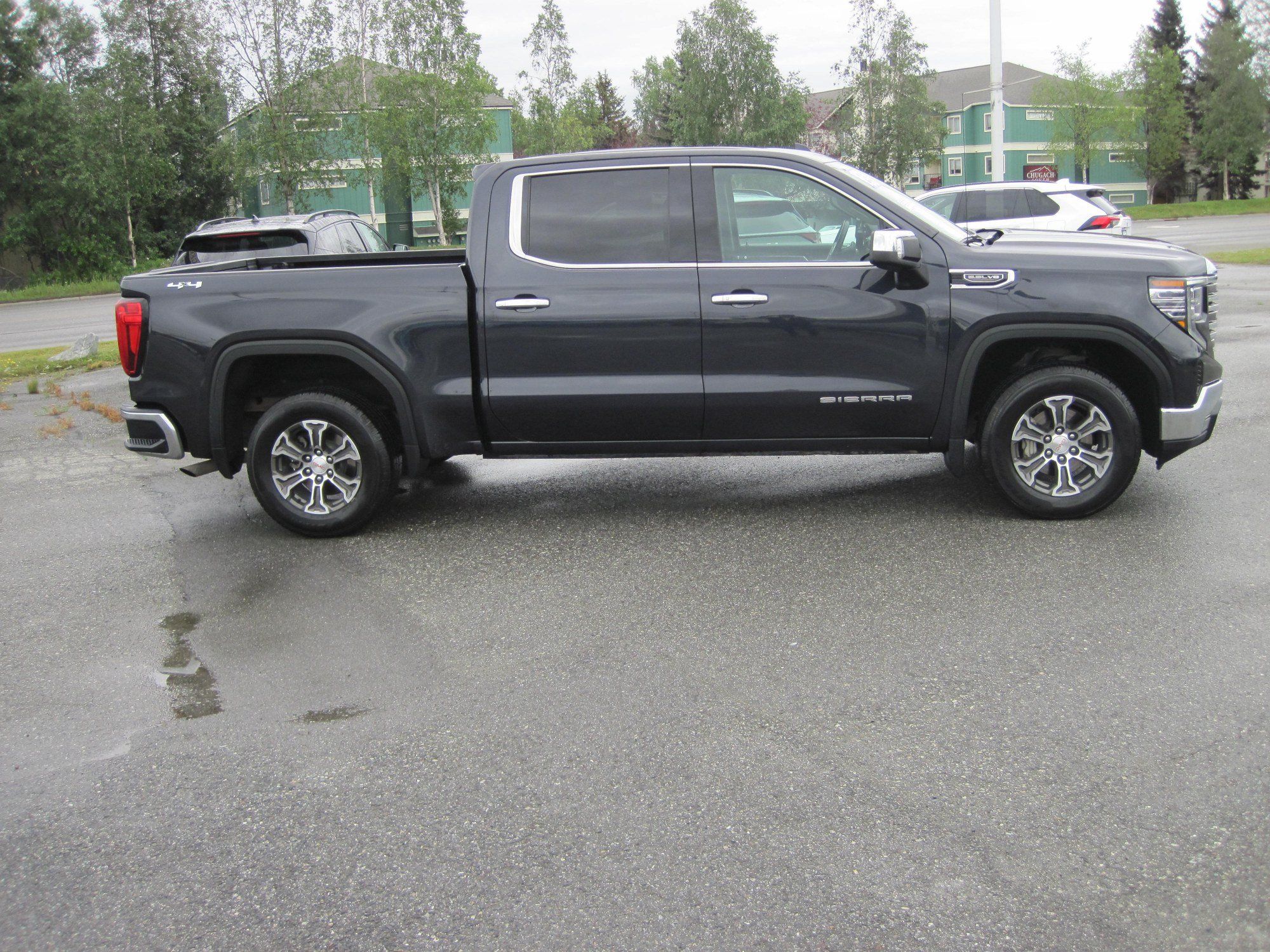 Used 2025 GMC Sierra 1500 SLT AWD/4WD image 4