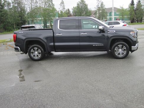 Used 2025 GMC Sierra 1500 SLT AWD/4WD image 4