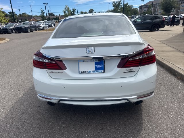 Used 2017 Honda Accord Touring image 3