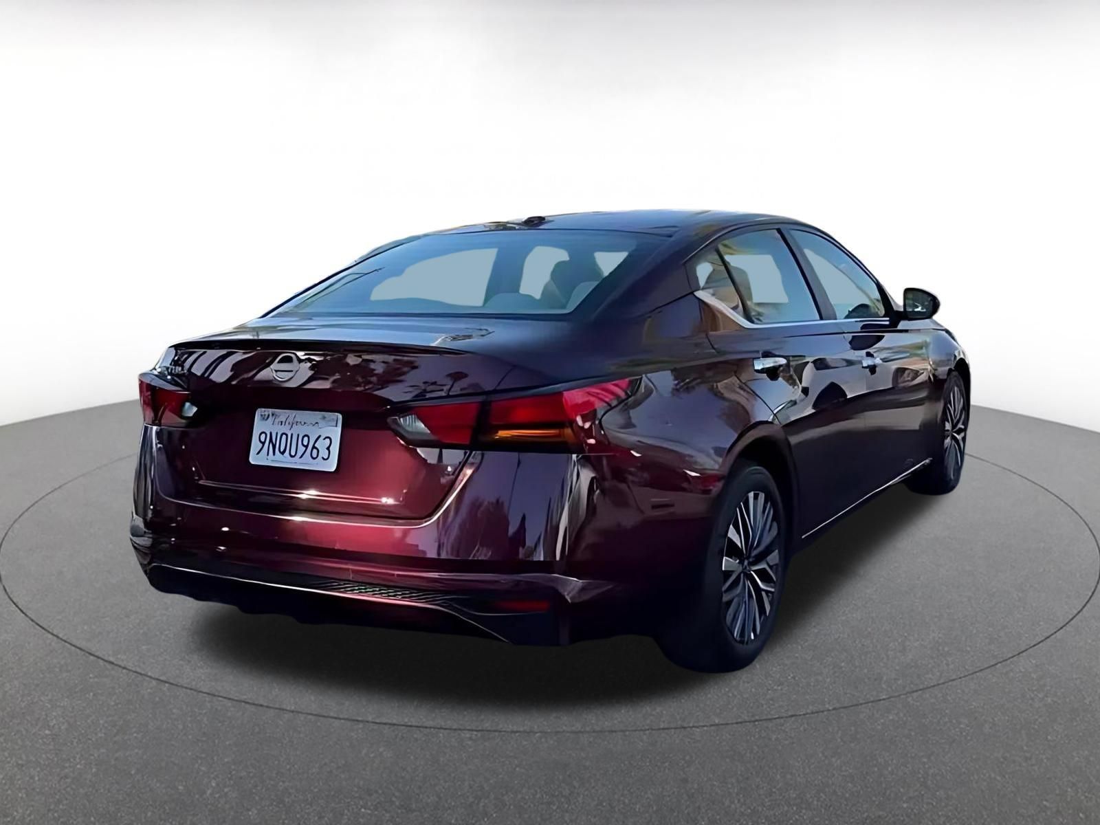 Used 2025 Nissan Altima 2.5 SV FWD image 12