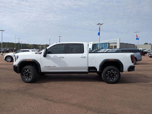 Used 2025 GMC Sierra 2500 AT4X image 5