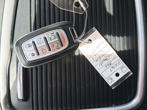 Used 2022 Chrysler Pacifica Touring-L image 30