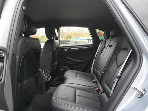 Used 2022 Porsche Macan image 35