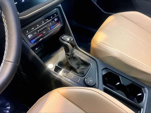 Used 2022 Volkswagen Tiguan SE image 17