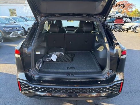 New 2025 Volkswagen Tiguan SE R-Line image 21