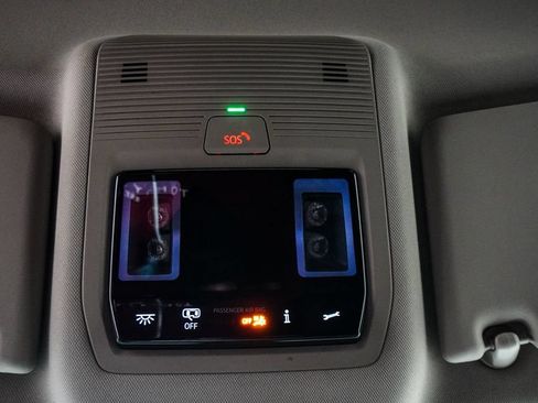Used 2025 Volkswagen Atlas SE AWD/4WD image 32