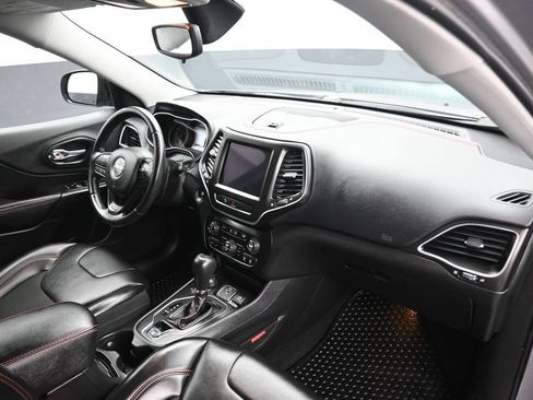 Used 2019 Jeep Cherokee Trailhawk AWD/4WD image 42