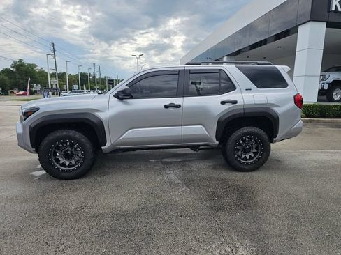 Used 2025 Toyota 4Runner SR5 AWD/4WD image 2