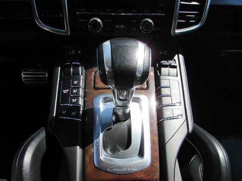 Used 2012 Porsche Cayenne Turbo AWD/4WD image 17