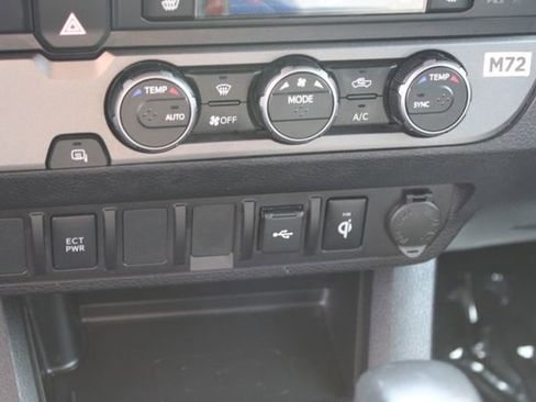 Used 2022 Toyota Tacoma TRD Sport w/ TRD Premium Sport Package RWD image 39