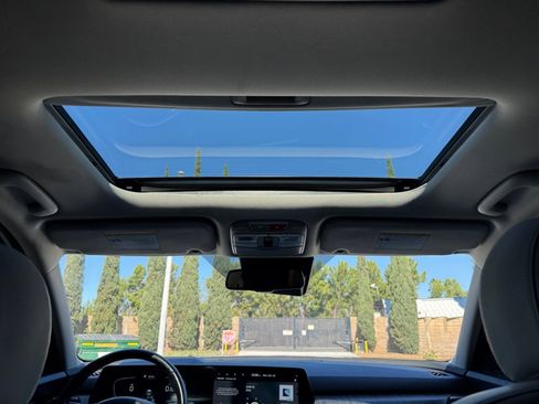 Used 2024 Kia Telluride EX w/ EX Captain's Chair Package image 16