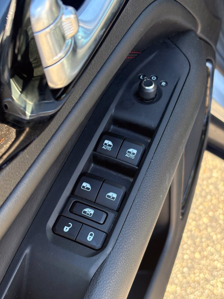Used 2025 Jeep Compass Trailhawk AWD/4WD image 9