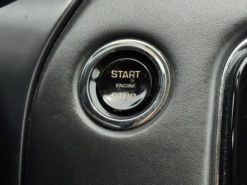 Used 2014 Jaguar XJ L Portfolio RWD image 37