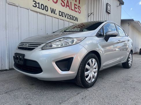 Used 2013 Ford Fiesta SE FWD image 1