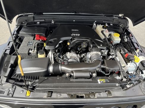 Used 2018 Jeep Wrangler Unlimited Sport S AWD/4WD image 10